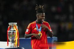 足彩网-巴(bā)萨陷困境！梅西离队引耐克断约，球队如何自救？