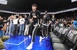 足彩-NBA中国赛｜篮网险胜太阳曾凡博作壁上观