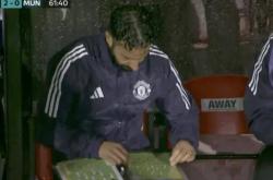 足彩NBA-曼联开局惨淡，内讧升级，阿莫林下(xià)课成热门话题，球迷呼喚(huàn)穆帅回归