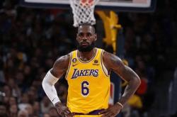 足彩NBA-湖人两年4600万续约詹皇，附赠两“温情条款”促父子同台