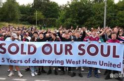 足彩-一场胜利(lì)后的静坐，西汉姆球迷的怒火并未平(píng)息