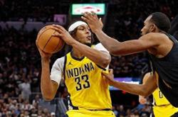 骑士有双塔又如何！步行者内线支柱，扛起防守重任