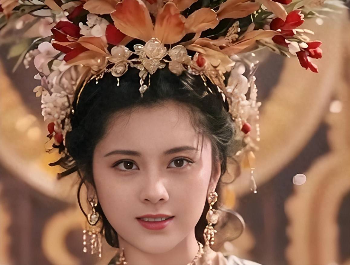 朱琳算不算顶级美人？对比赵丽颖，答案一目了然。