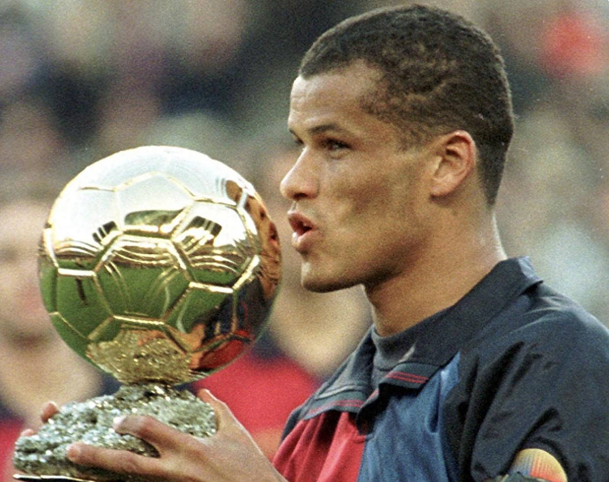 巴萨新星亚马尔正式继承传奇10号球衣