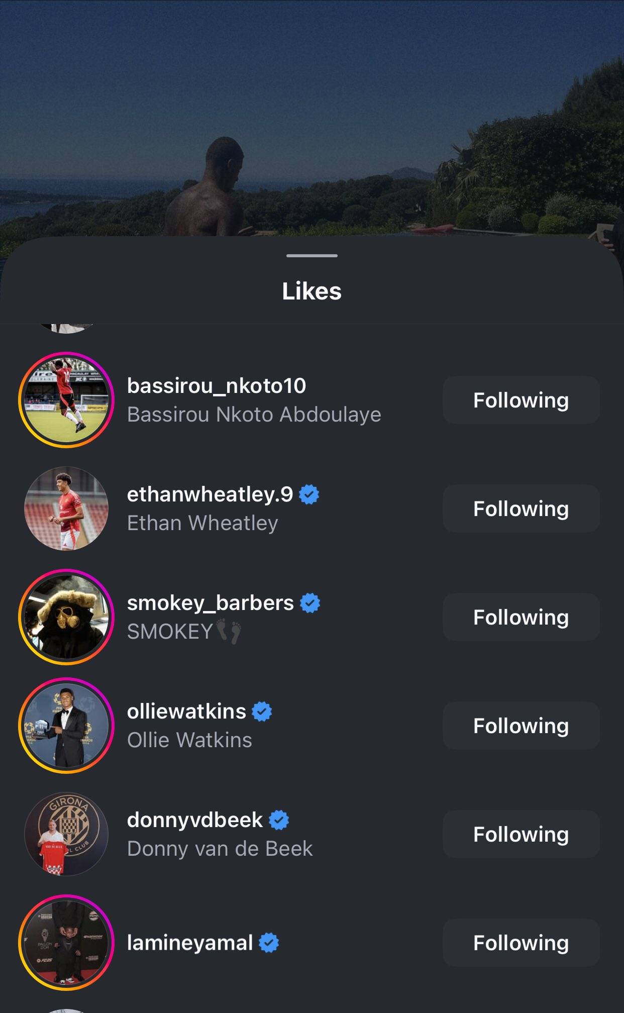 拉什福德儿时穿巴萨球衣，抱亚马尔大腿，或降薪投巴萨