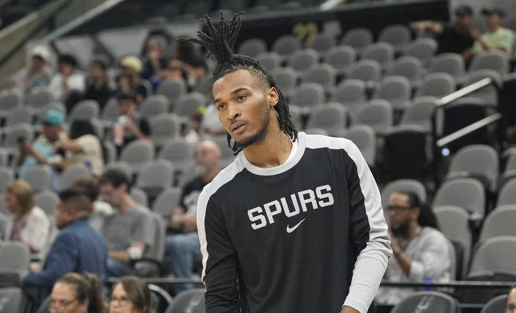 马刺引入德阿隆・福克斯,与文班亚马换巴恩斯,组成强大前场