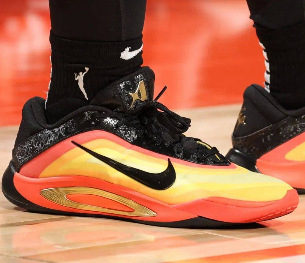 秒杀 NBA?「WNBA 全明星」上脚合集出炉!