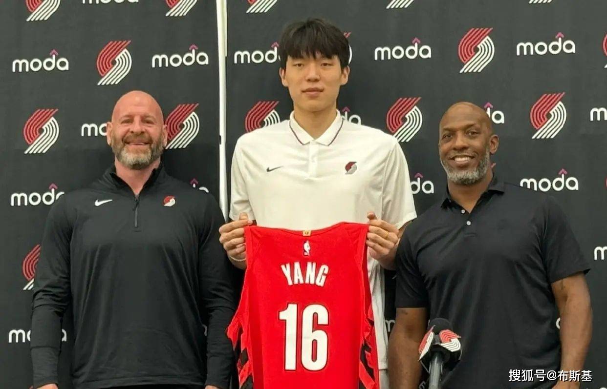 杨瀚森新秀赛程太刺激!首秀对位戈贝尔,11 月就碰偶像约基奇