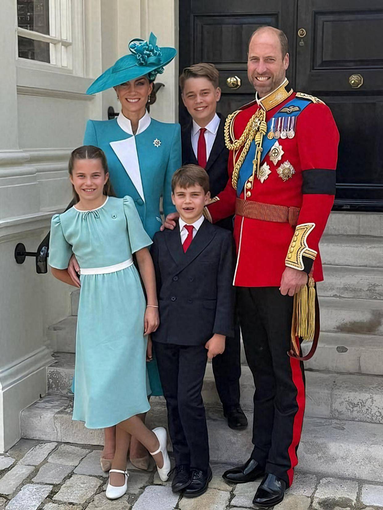 梅根算不算顶级美人?与凯特王妃对比,答案一目了然!