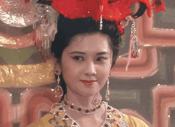 朱琳算不算顶级美女？对比赵丽颖后，答案自见分晓。