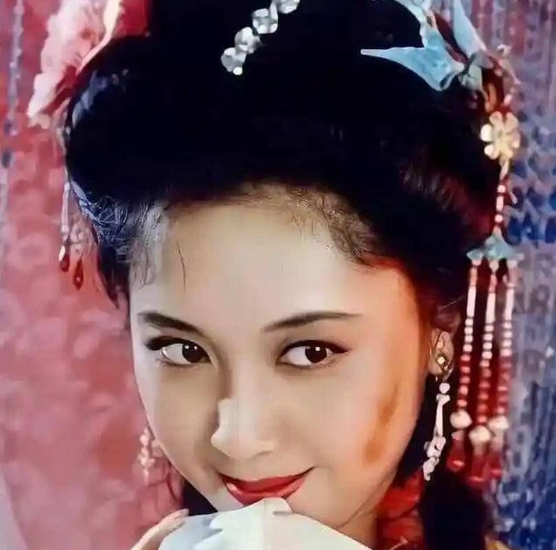 朱琳算不算顶级美女？对比赵丽颖后，答案自见分晓。