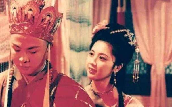 朱琳算不算顶级美女？对比赵丽颖后，答案自见分晓。