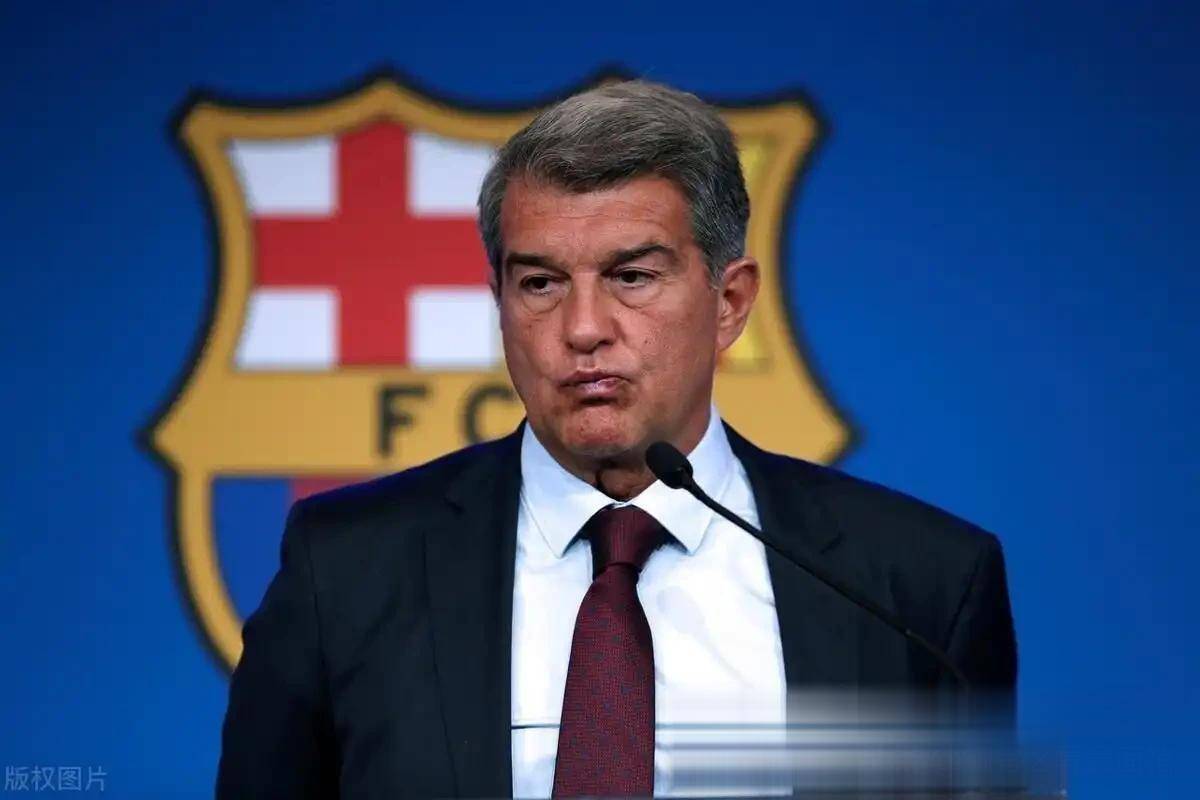 巴萨陷困境!梅西离队引耐克断约,球队如何自救?