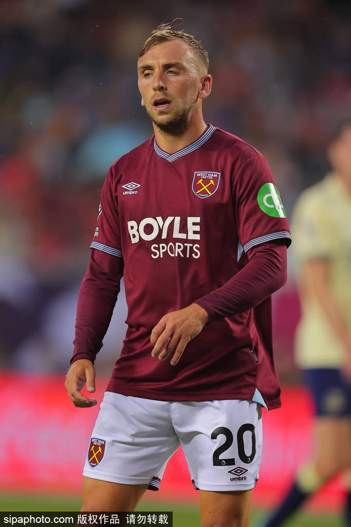 西汉姆联的危机:鲍文与球迷冲突背后的真相与战术解析