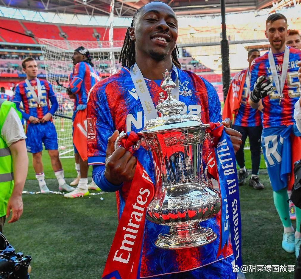 艾泽转会最新动态:水晶宫中场球员是该转会阿森纳还是热刺?