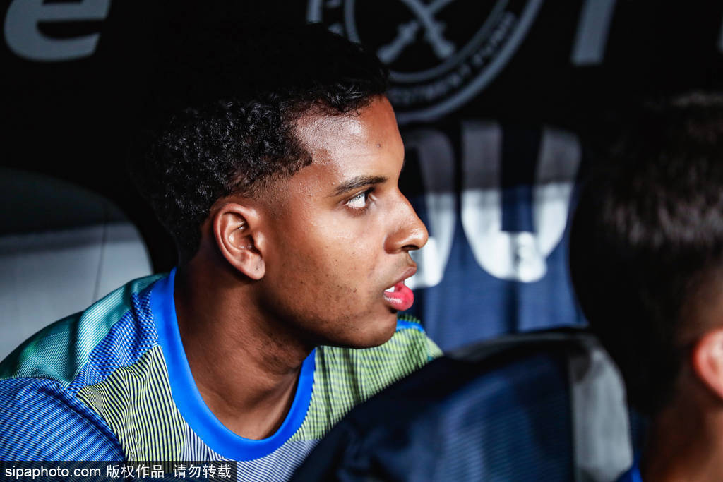 热刺加入阿森纳与利物浦争夺皇马球星,罗德里戈转会传闻引关注