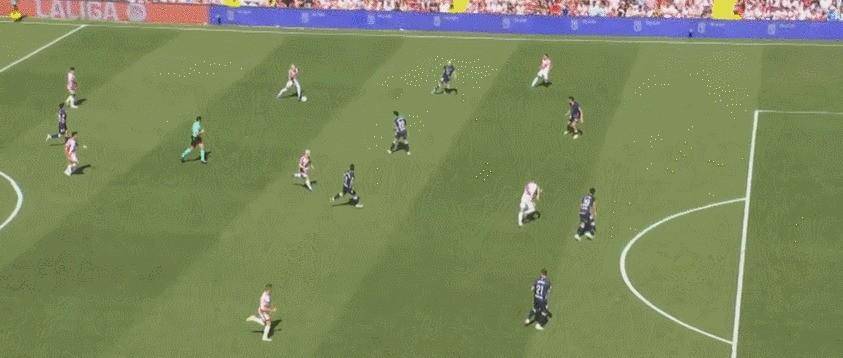 西甲皇马巴萨狂飙，马竞直接崩盘，一支升班马厉害了