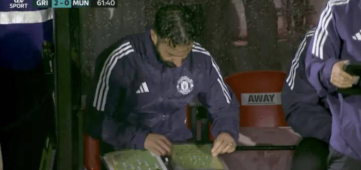 曼联开局惨淡,内讧升级,阿莫林下课成热门话题,球迷呼唤穆帅回归