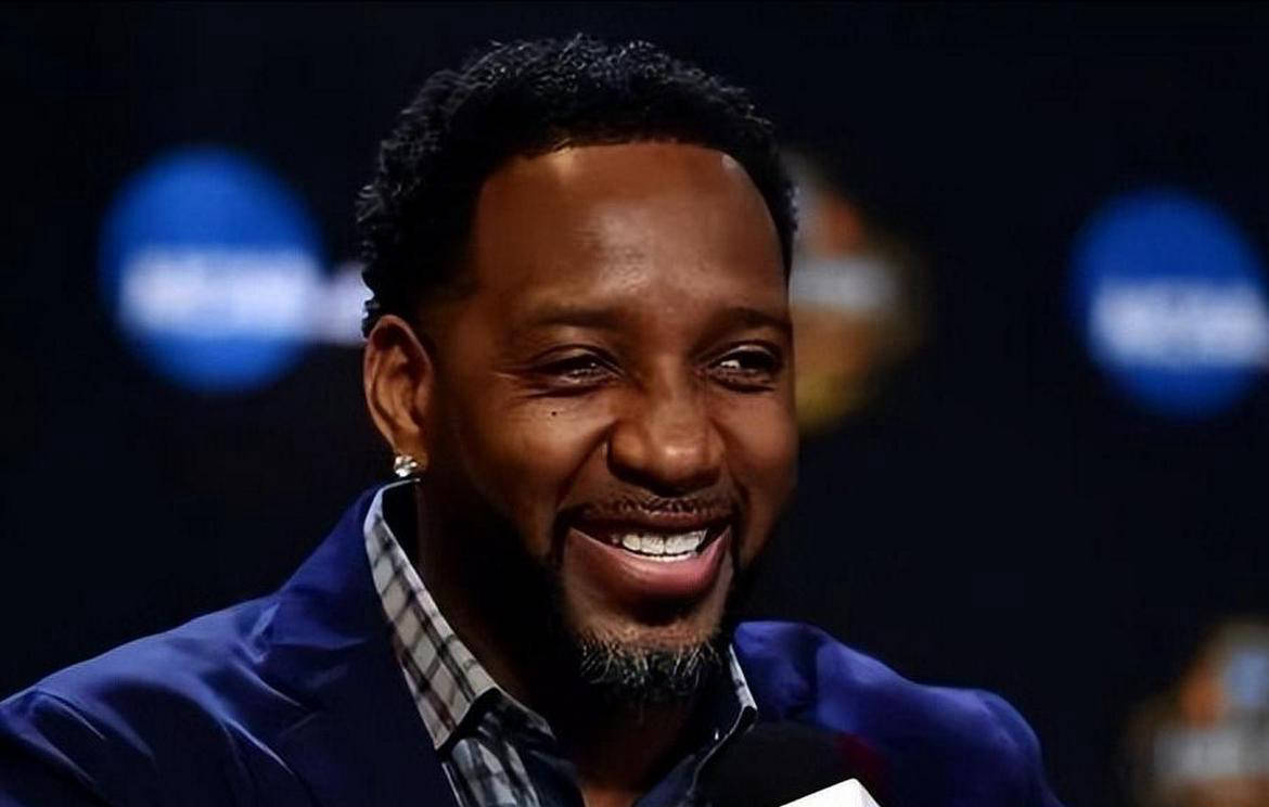 麦迪批评字母哥靠垫脚夺冠，引发争议