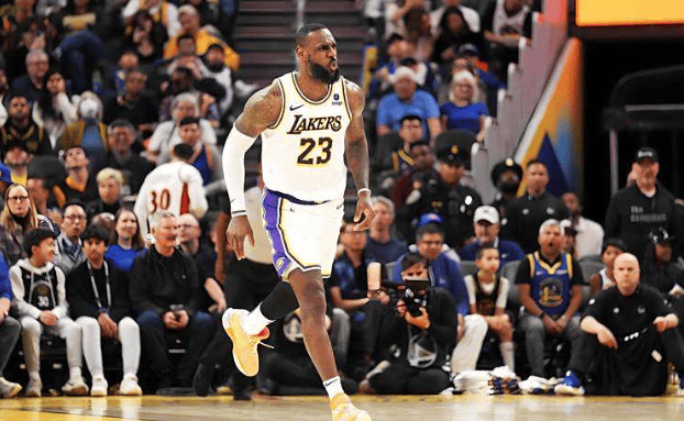 湖人两年4600万续约詹皇，附赠两“温情条款”促父子同台