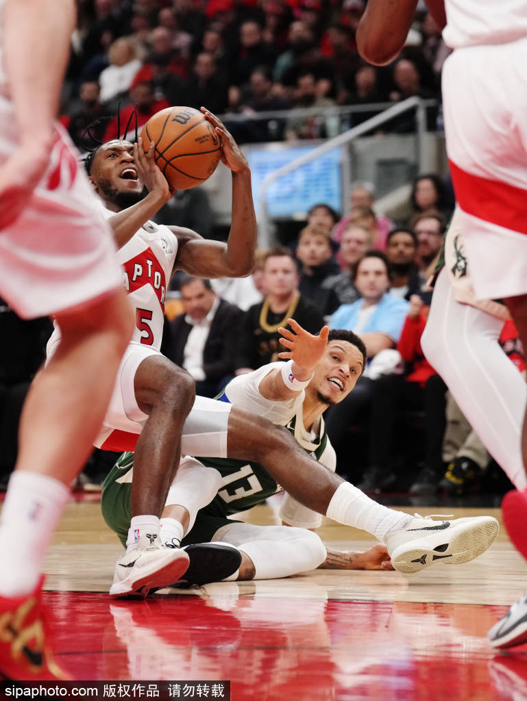 巴雷特关键球助猛龙110-108险胜黄蜂