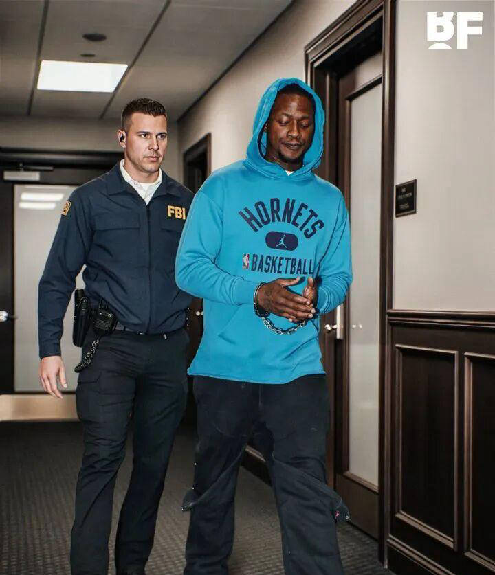 黄蜂险胜76人，三球关键投篮再遭质疑