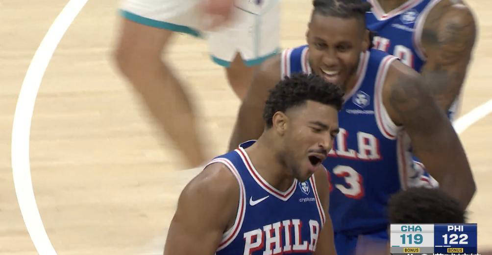 黄蜂险胜76人，三球关键投篮再遭质疑