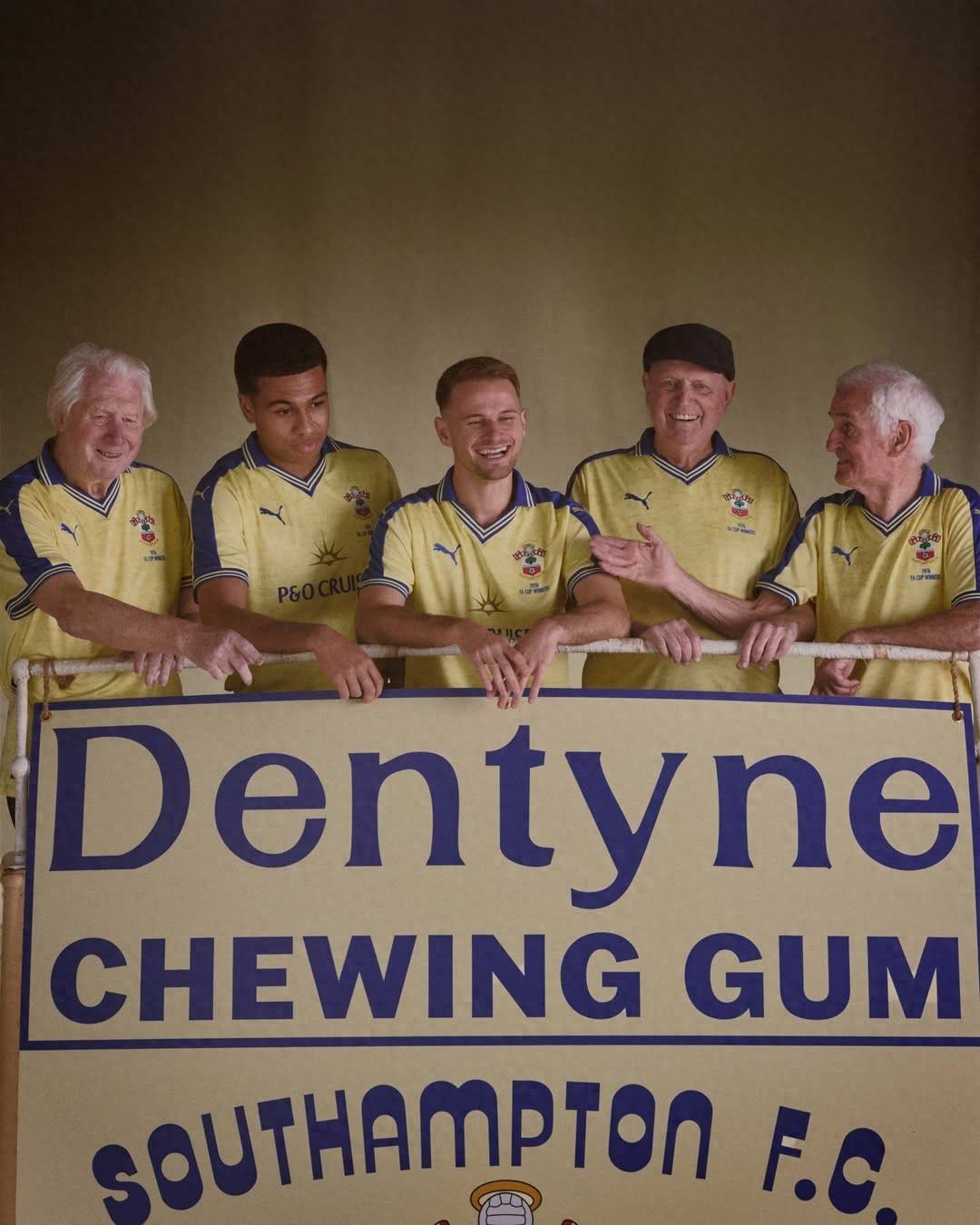 南安普顿足球俱乐部发布特别版纪念球衣