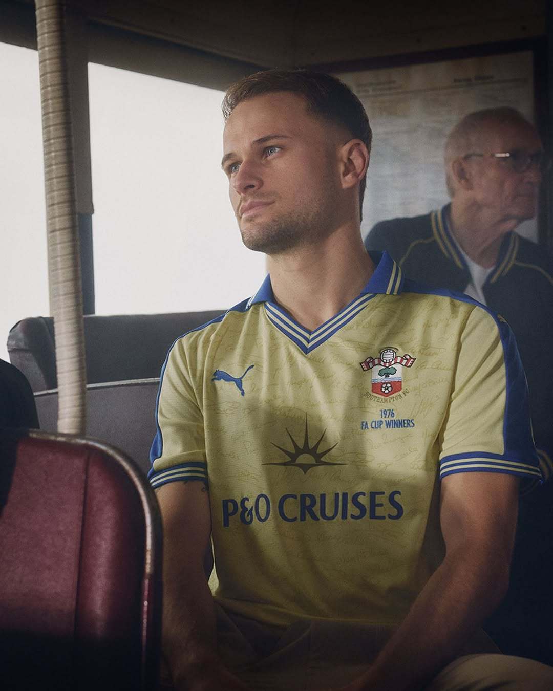 南安普顿足球俱乐部发布特别版纪念球衣