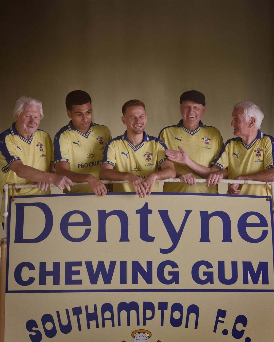 南安普顿足球俱乐部发布特别版纪念球衣